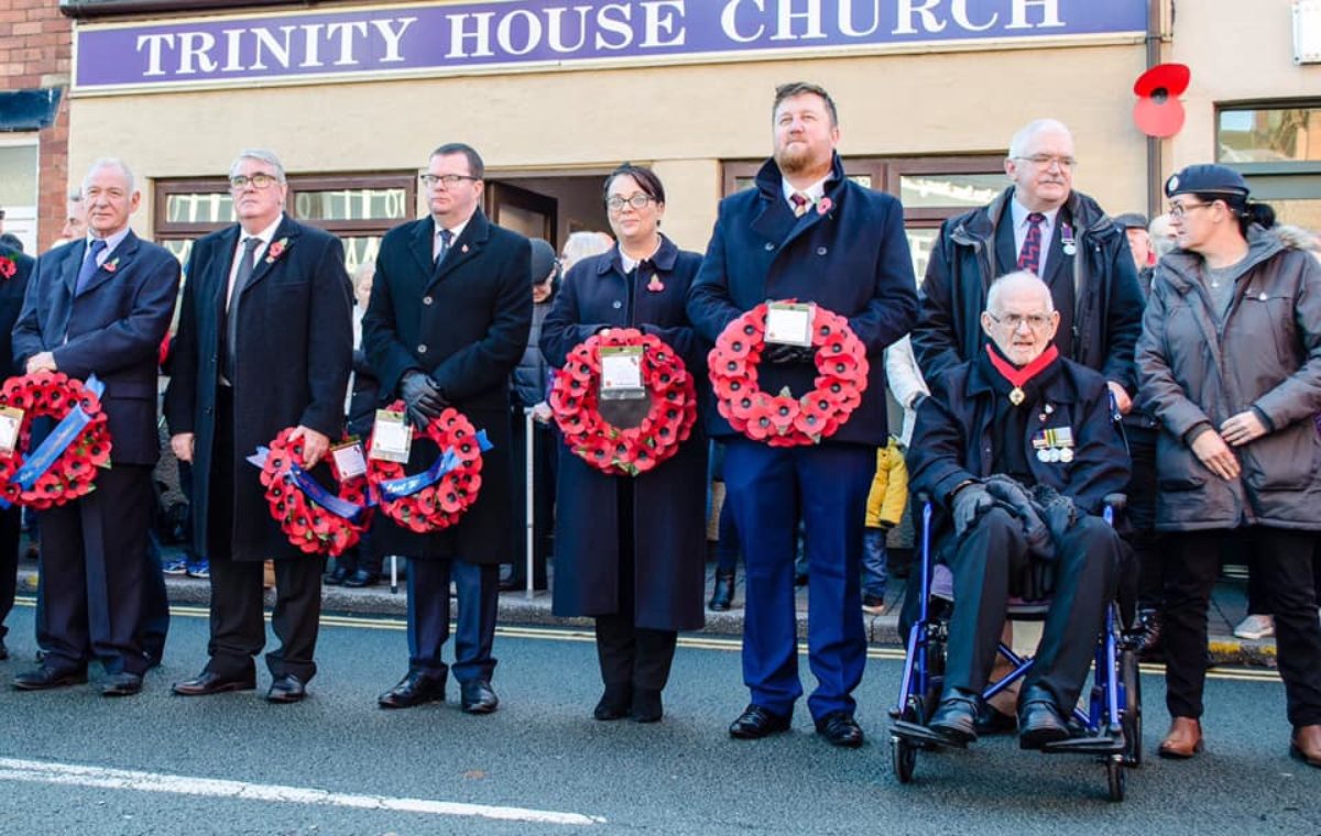 (L-R) Cllr Charlie Preston, Cllr Dave Banks, Conor McGinn, Cllr Jeanie Bell, Clle Sev Gomez-Aspron, former Cllr and Mayor Leon McGuire pay tribute at the Remembrance event in Earlestown